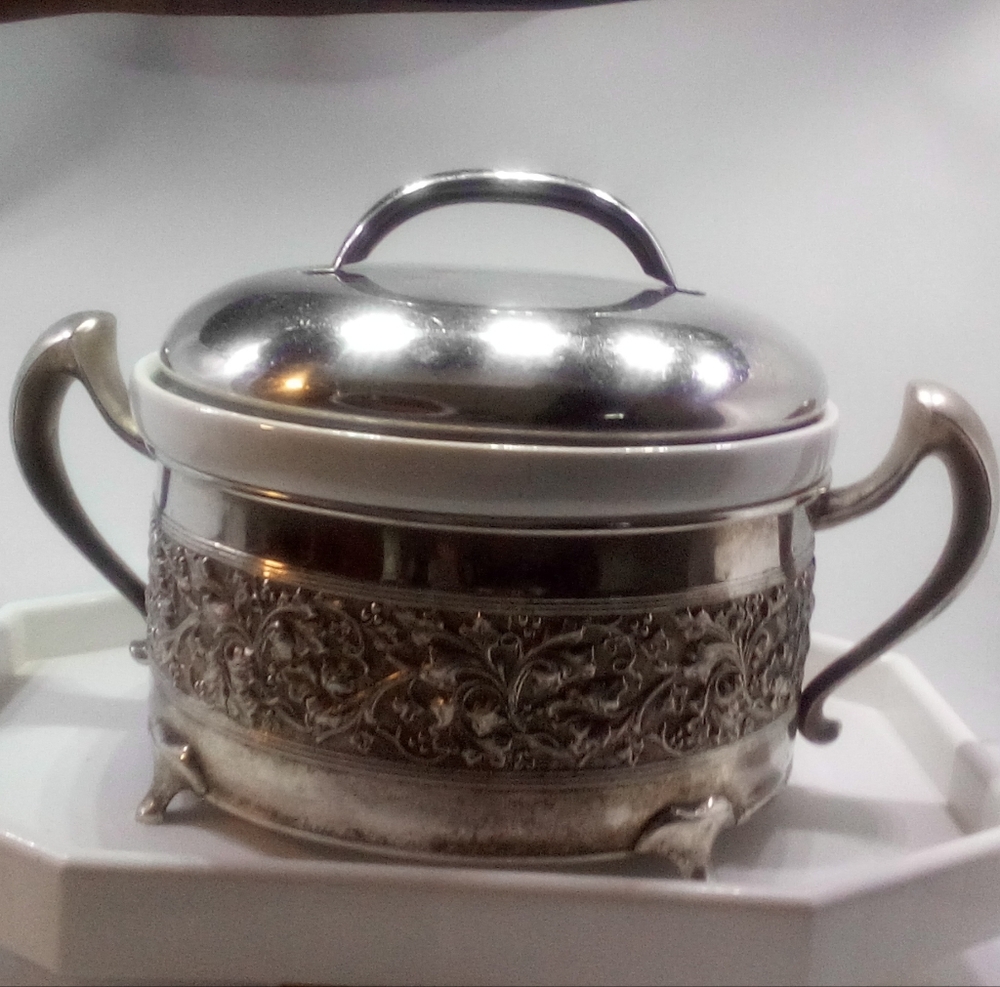 Elegant Silver Serveware with Intricate Design
